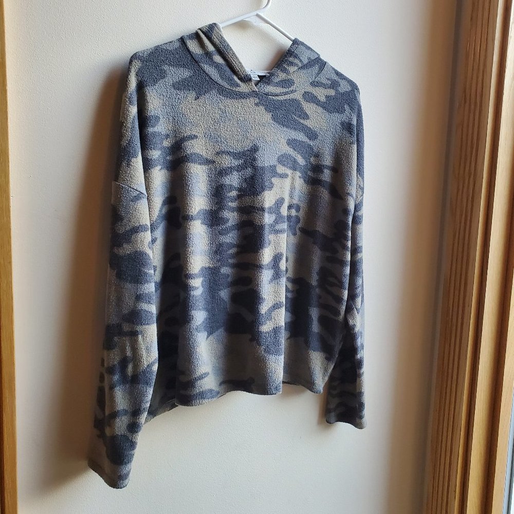 Gaze Camouflaged Cropped Fleece Hooded Sweatshirt - Picture 2 of 11